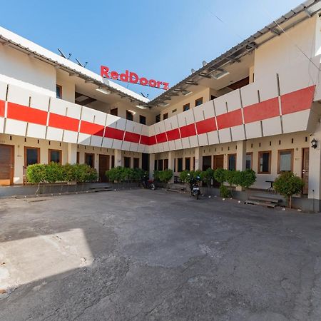 Reddoorz Near Pasar Pagi 2 By Cassana Hotel Cirebon Exterior photo