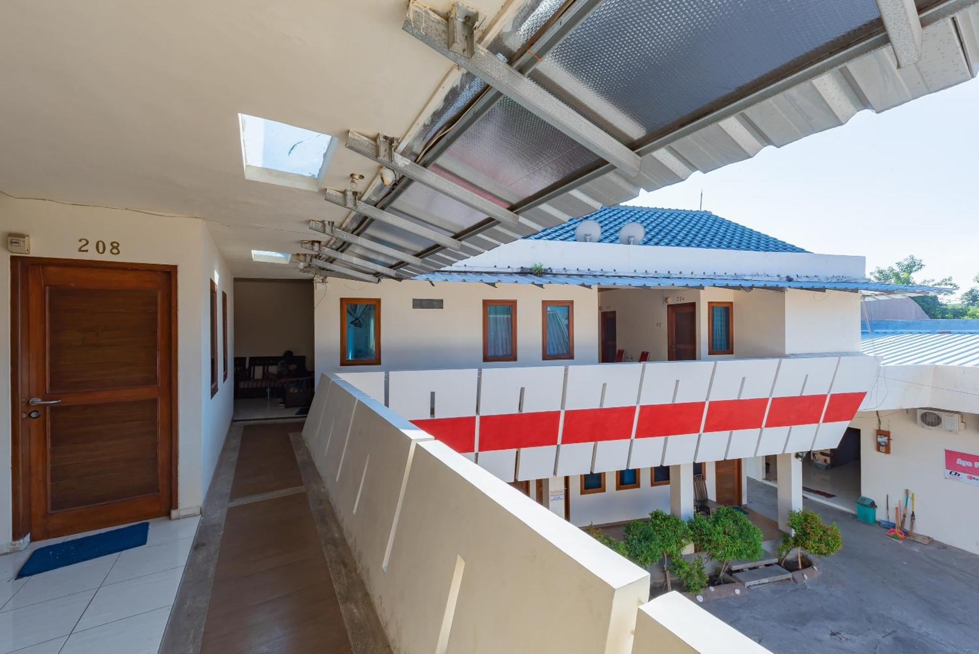 Reddoorz Near Pasar Pagi 2 By Cassana Hotel Cirebon Exterior photo