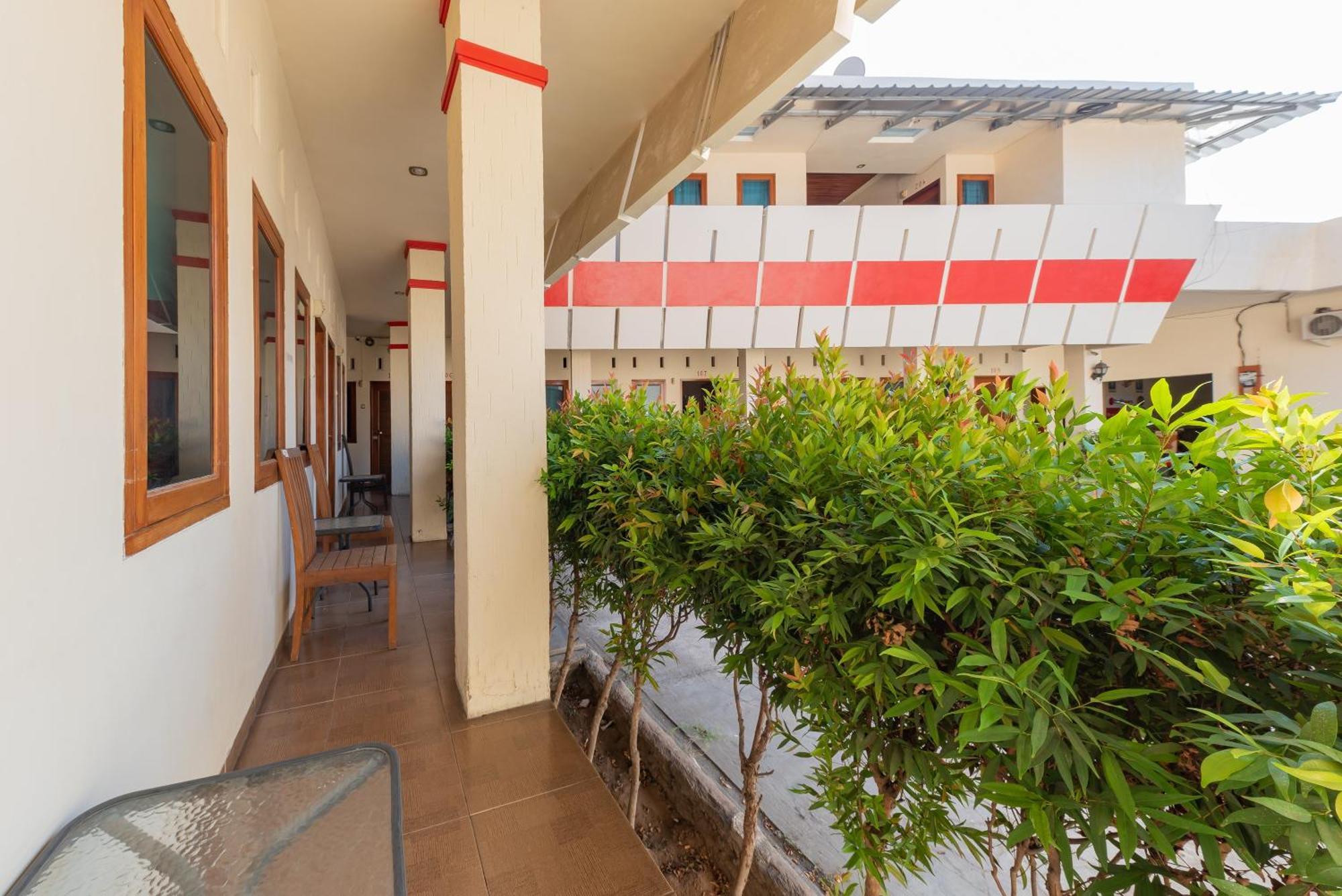 Reddoorz Near Pasar Pagi 2 By Cassana Hotel Cirebon Exterior photo