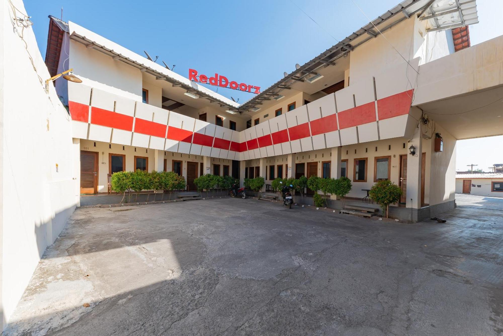 Reddoorz Near Pasar Pagi 2 By Cassana Hotel Cirebon Exterior photo